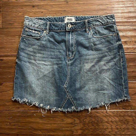 Paige Alethea Denim Curved Fray Hem Mini Skirt Size 30 (US 10) - Picture 1 of 8